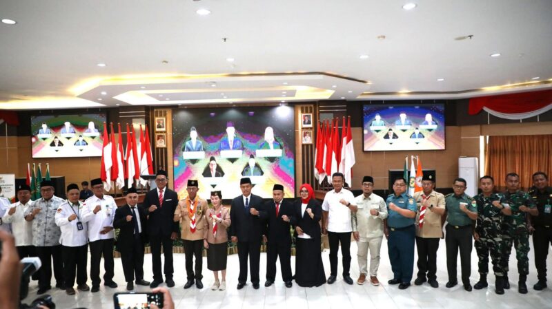 Wali Kota Batam Amsakar Achmad Lantik pimpinan Badan Amil Zakat Nasional (BAZNAS) Kota Batam periode 2025–2030 di Kantor Wali Kota Batam, Selasa (19/8/2025). Matapedia6.com/Diskominfo