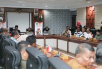 Pemerintah Kota Batam dan KONI luncurkan maskot Porkot Batam 2025, ikan belangkas dipilih jadi maskot sebagai simbol kearifan lokal, Senin (25/8/2025). Matapedia6.com/Diskominfo