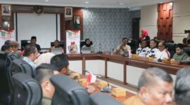 Pemerintah Kota Batam dan KONI luncurkan maskot Porkot Batam 2025, ikan belangkas dipilih jadi maskot sebagai simbol kearifan lokal, Senin (25/8/2025). Matapedia6.com/Diskominfo