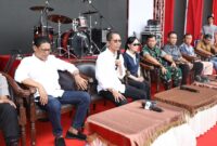 Wali Kota Batam Amsakar dan Wakil Wali kota Li Claudia bersama Forkopimda konferensi pers pembatalan malam pesta Rakyat HUT RI ke 80 di Alun-alun Engku Putri, Sabtu (30/8/2025). Foto:Diskominfo-matapedia