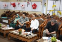 Wali Kota Batam Amsakar Achmad bersama beberapa pejabat Pemko Batam saat mengikuti rapat bersama Kemendagri di Kantor Wali Kota Batam, Sabtu (30/8/2025). Matapedia6.com/Diskominfo