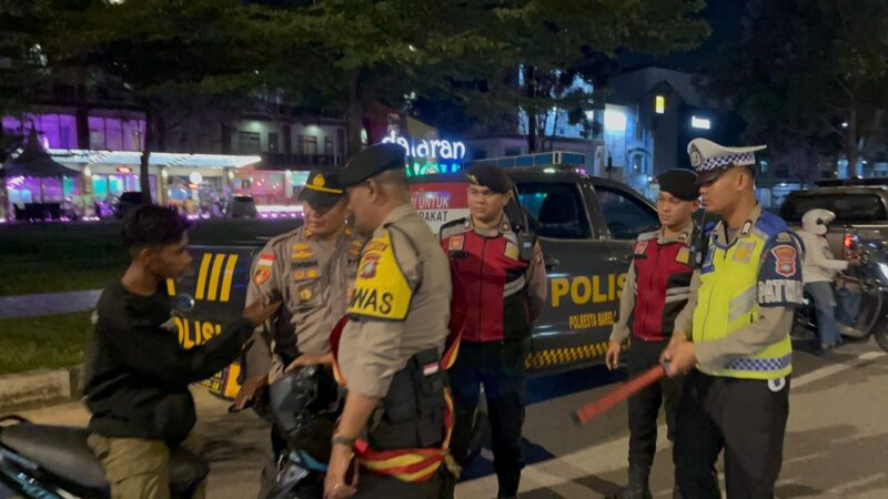 Anggota Polresta barelang saat melakukan patroli disalah satu titik rawan di daerah Batam Centre, Kota Batam, Provinsi Kepri, Jumat (1/7/8/2025). Mataledia6.co/Dok Humas Polresta 