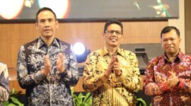 Ketua DPRD Kota Batam H Kamaluddin foto bersama saat pisah sambut Kejari Batam di Restoran Golden Prawn, Jumat malam (1/8/2025).Matapedia6.com/Dok Sekwan