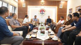 Wali kota Batam Amsakar Ahmad saat silaturahmi dengan Laksamana Pertama TNI Berkat Widjanarko di di Markas Komando Lantamal IV, Tanjung Sengkuang, Batuampar,  Minggu (3/8/2025). Matapedia6.com/Diskominfo