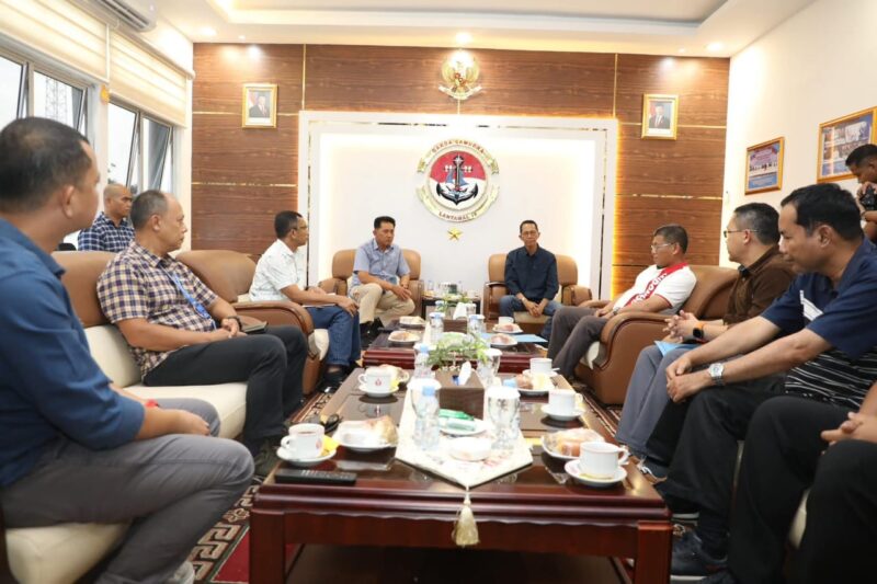 Wali kota Batam Amsakar Ahmad saat silaturahmi dengan Laksamana Pertama TNI Berkat Widjanarko di di Markas Komando Lantamal IV, Tanjung Sengkuang, Batuampar, Minggu (3/8/2025). Matapedia6.com/Diskominfo