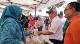 Wakil Gubernur Kepri Nyanyang Haris Pratamura saat membukan kegiatan Gerakan Pangan Murah (GPM) Serentak kembali digelar secara nasional di 32 titik wilayah di Indonesia, termasuk di Provinsi Kepulauan Riau, Sabtu (2/8/2025).Matapedia6.com/Diakominfo
