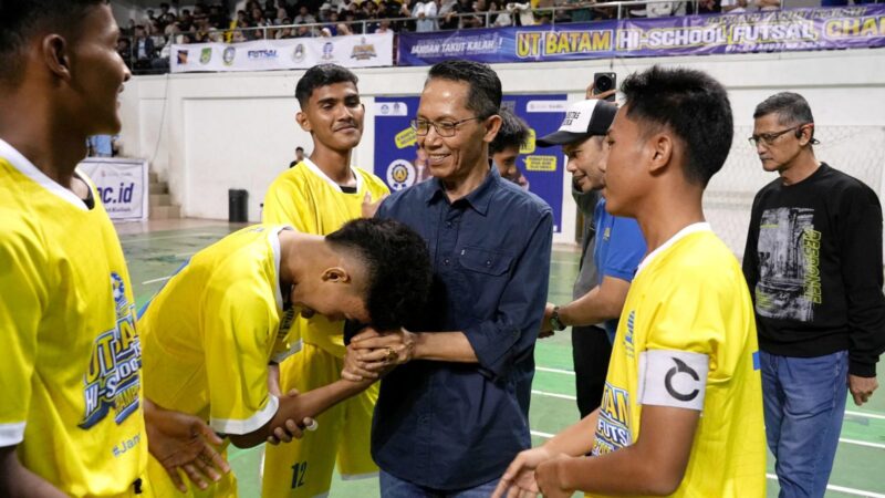 Kepala BP Batam saat memberikan semangat kepada turnamen futsal. Foto:Humas BP Batam