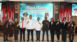 Kepala Kejari Batam, I Wayan Wiradarma dan Kasi Intel Kejari Batam Priandi Firdaus serta Wali Kota Batam Amsakar Achmad. Foto:Istimewa