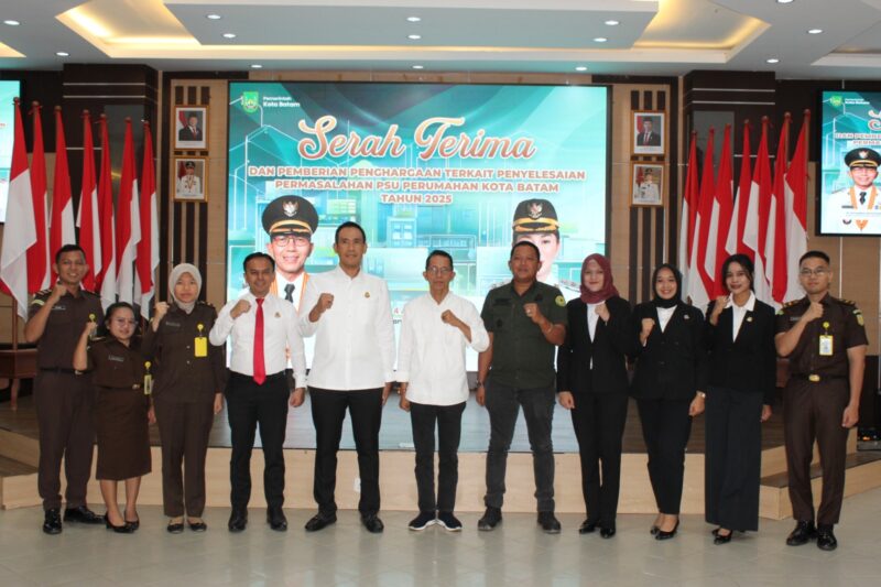 Kepala Kejari Batam, I Wayan Wiradarma dan Kasi Intel Kejari Batam Priandi Firdaus serta Wali Kota Batam Amsakar Achmad. Foto:Istimewa