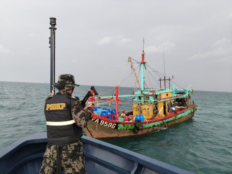 Kapal dengan bobot 61,98 GT itu ditangkap Kapal Pengawas (KP) Barrakuda 01 pada Selasa (29/7/2025). Foto:dok/KKP