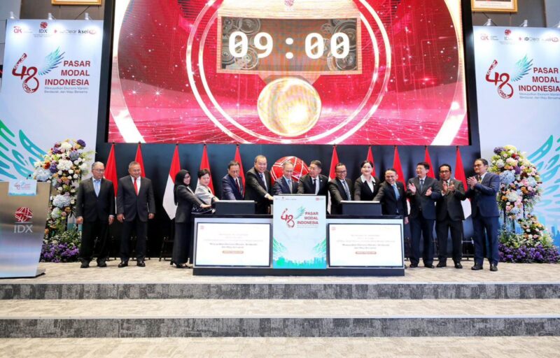 Peringatan 48 Tahun Diaktifkannya Kembali Pasar Modal Indonesia di Main Hall Bursa Efek Indonesia, Jakarta, Senin (11/8). Foto:OJK