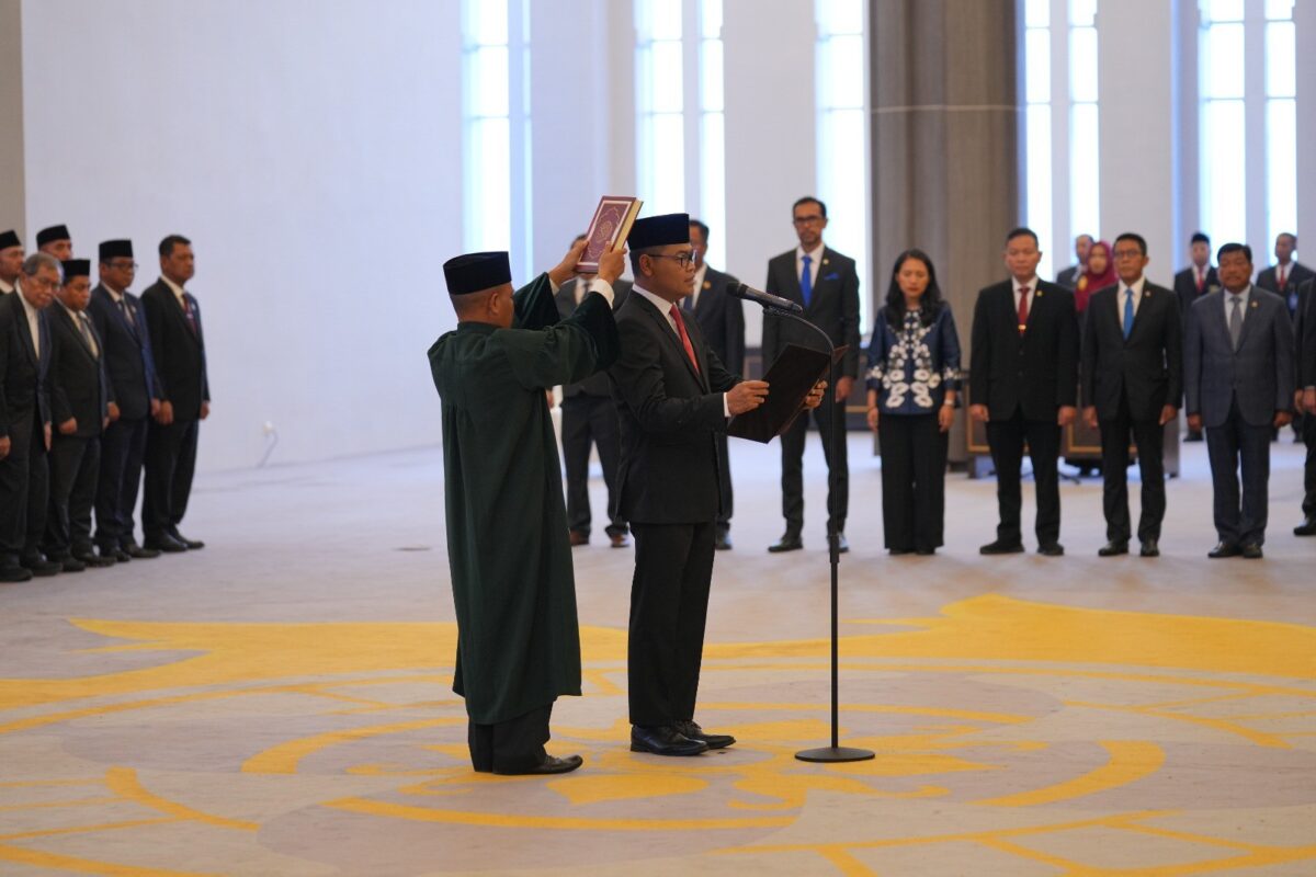 Ricky Perdana Gozali resmi dilantik Deputi Gubernur Bank Indonesia, Senin (11/8/2025). Foto:dok/BI Kepri-matapedia