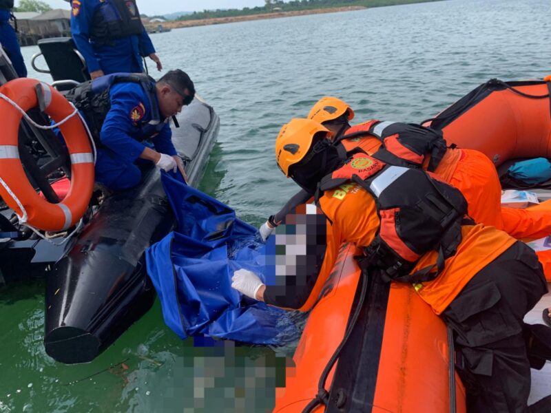 Tim SAR saat evakuasi jenazah korban pada Selasa (12/8/2025). Foto:Istimewa