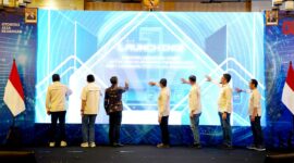 Peluncuran pedoman dilakukan Kepala Eksekutif Pengawas Inovasi Teknologi Sektor Keuangan, Aset Keuangan Digital, dan Aset Kripto (IAKD) OJK, Hasan Fawzi, dalam kegiatan OJK Digination Day di Semarang, Selasa (12/8/2025). Foto:OJK Kepri-matapedia