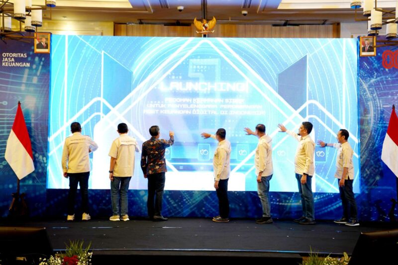 Peluncuran pedoman dilakukan Kepala Eksekutif Pengawas Inovasi Teknologi Sektor Keuangan, Aset Keuangan Digital, dan Aset Kripto (IAKD) OJK, Hasan Fawzi, dalam kegiatan OJK Digination Day di Semarang, Selasa (12/8/2025). Foto:OJK Kepri-matapedia