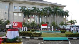 PLN Batam gelar upacara HUT RI ke-80 di kantor Korporat, pembina upacara Direktur Utama PLN Batam, Kwin Fo, Minggu (17/8/2025). Foto:Istimewa