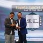 Philardi Sobari, Head of Public Relation PT Toyota-Astra Motor, saat menerima penghargaan “Car of The Year” untuk Toyota Kijang Innova Zenix Hybrid EV, di Jakarta. Matapedia6.com/Dok Toyota