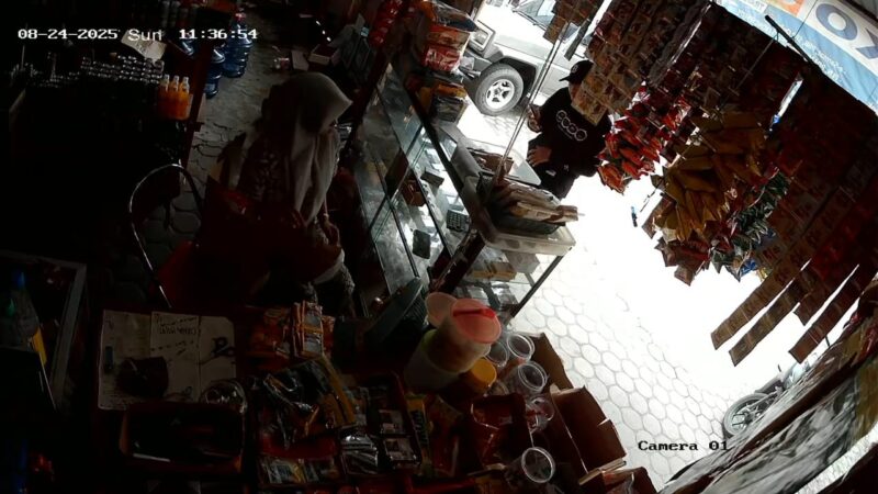 Tangkapan layar CCTV pelaku penipuan dengan modus sudah transfer. Kenyataanya yang ditransfer tidak sesuai, Minggu (24/8/2025). Matapedia6.com/Dalil