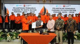 Deputi Bidang Administrasi dan Keuangan, Alexander Zulkarnain, saat menghadiri pelantikan pengurus Persatuan Insinyur Indonesia (PII) Cabang Kota Batam periode 2025–2028 di Auditorium Politeknik Negeri Batam, Sabtu (23/8/2025). Foto:Humas BP Batam
