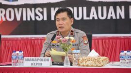 Wakapolda Kepri Brigjen Pol Anom Wibowo saat memimpin rapat Koordinasi Bulanan Gugus Tugas TPPO Provinsi Kepulauan Riau yang digelar di Gedung Lancang Kuning, Polda Kepri, Senin (25/8/2025). Matapedia6.com/Dok Humas Polda
