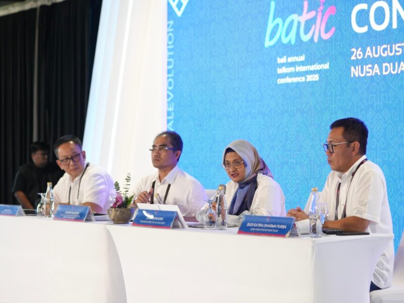 SVP Group Sustainability and Corporate Communication Ahmad Reza, Direktur Wholesale & International Services Telkom Honesti Basyir, Direktur Utama Telkom Dian Siswarini, dan CEO Telin Budi Satria Dharma Purba saat sesi Press Conference BATIC di The Westin Resort, Nusa Dua, Bali pada Selasa (26/8). Foto:Telkom