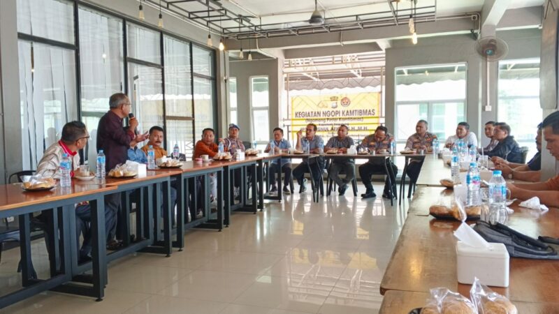 Polsek Sagulung bersama tokoh masyarakat Nias dalam forum ‘Ngopi Kamtibmas’ di SP Bakery, Kelurahan Tembesi, Kamis (28/8/2025). Foto:Istimewa