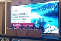 OJK Sumbagut Update ekonomi di acara Media Gathering OJK Sumbagut di Hotel Kebayoran Park Senin (4/8/2025). Foto:Zalfirega/matapedia