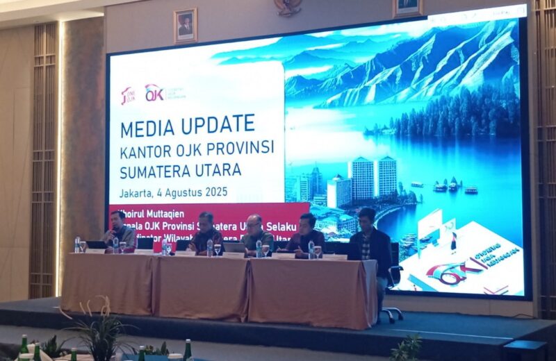 OJK Sumbagut Update ekonomi di acara Media Gathering OJK Sumbagut di Hotel Kebayoran Park Senin (4/8/2025). Foto:Zalfirega/matapedia