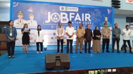 Wali Kota Batam Amsakar Ahmad membuka secara resmi Job Fair Batam 2025 yang digelar di Universitas Putera Batam (UPB) Tembesi, Batuaji, Selasa (5/8/2025). Matapedia6.com/Diskominfo