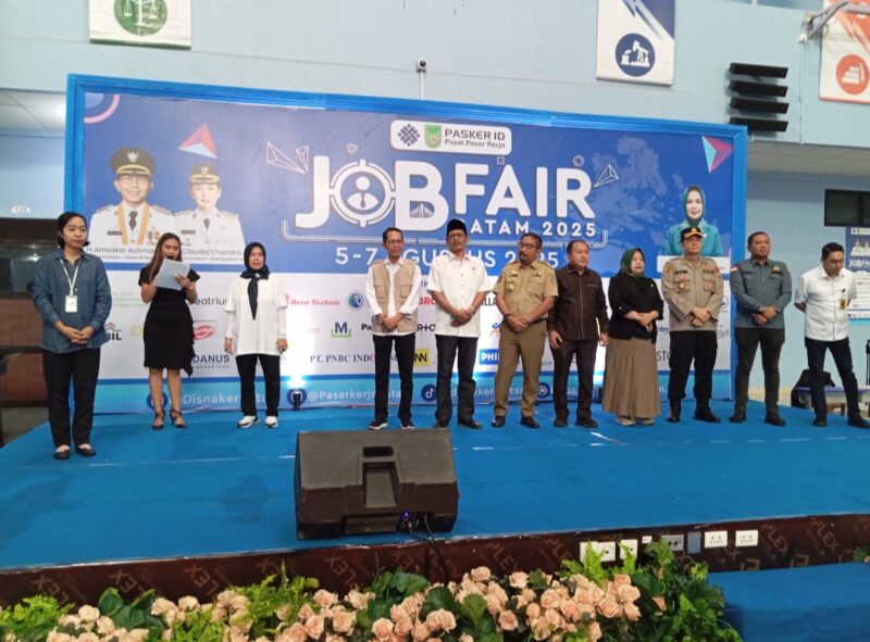 Wali Kota Batam Amsakar Ahmad membuka secara resmi Job Fair Batam 2025 yang digelar di Universitas Putera Batam (UPB) Tembesi, Batuaji, Selasa (5/8/2025). Matapedia6.com/Diskominfo