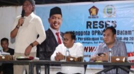 Anggota DPRD Kota Batam dari Fraksi Gerindra, Anwar Anas, menghadirkan langsung perwakilan PLN Batam dalam agenda reses bersama warga, di Kecamatan Sei Beduk, Kota Batam Provinsi Kepri, Selasa (6/8/2025).Matapedia6.com/Dok Anwar Anas