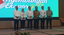 Kepala BP Batam Amsakar Ahmad bersama Kemendag RI Budi Santoso, serta pejabat FKPD di Kota Batam foto bersama usai launching pekan pengembangan Ekspor di Kota Batam, Kamis (14/8/2025). Matapedia6.com/Zalfirega