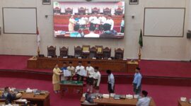 Rapat paripurna DPRD Batam bersama pemko Batam, Jumat (15/8/2025). Foto:Zalfirega/matapedia