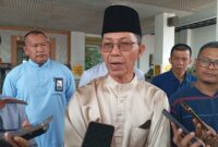 Wali Kota Batam Amsakar Ahmad memberikan tanggapan mengenai PBB dan BPHTB di Kota Batam tidak akan naik, Jumat (15/8/2025). Matapedia6.com/Zalfirega