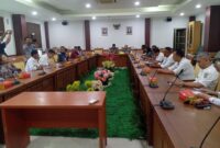 Warga perumahan Muka kuning II Kelurahan Buliang Kecamatan Batuaji saat mengikuti RDP di Komisi III DPRD Kota Batam, Rabu (20/8/2025). Matapedia6.com/Luci