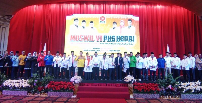 Muswil VI PKS Kepri sekaligus pelantikan pengurus periode 2025-2030 di Hotel Harmoni One, Batam Center, Minggu (24/8/2025). Foto:Zalfirega/matapedia