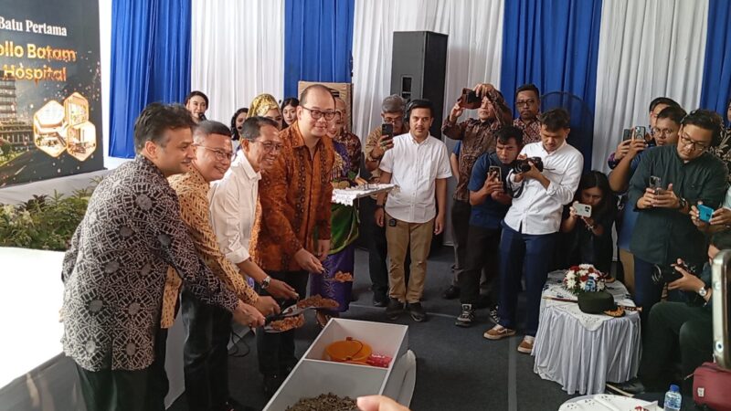 Peletakan batu pertama pembangunan Mayapada Apollo di Sekupang Batam, Rabu (27/8/2025). Foto:Zalfirega/matapedia