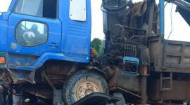 Kecelakaan beruntun yang melibatkan truk crane, mobil, dan sepeda motor mengguncang kawasan Tiban Centre, Batam, Sabtu (30/8/2025).Foto:Istimewa