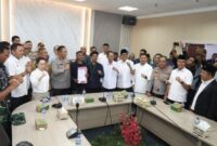 Mahasiswa bersama unsur Forkopimda di DPRD Kota Batam, Sabtu (2/8/2025). Foto:Ist