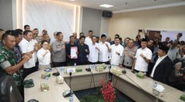 Mahasiswa bersama unsur Forkopimda di DPRD Kota Batam, Sabtu (2/8/2025). Foto:Ist