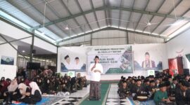 Ketua DPRD Batam Kamaluddin saat hadir di acara Maulid Nabi bersama santri di Nongsa beberapa hari lalu. Foto:Sekwan/matapedia