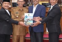 Wali Kota Batam Amsakar bersama Ketua DPRD dan Wakil Ketua DPRD Batam, Senin (8/9/2025). Foto:Sekwan/matapedia