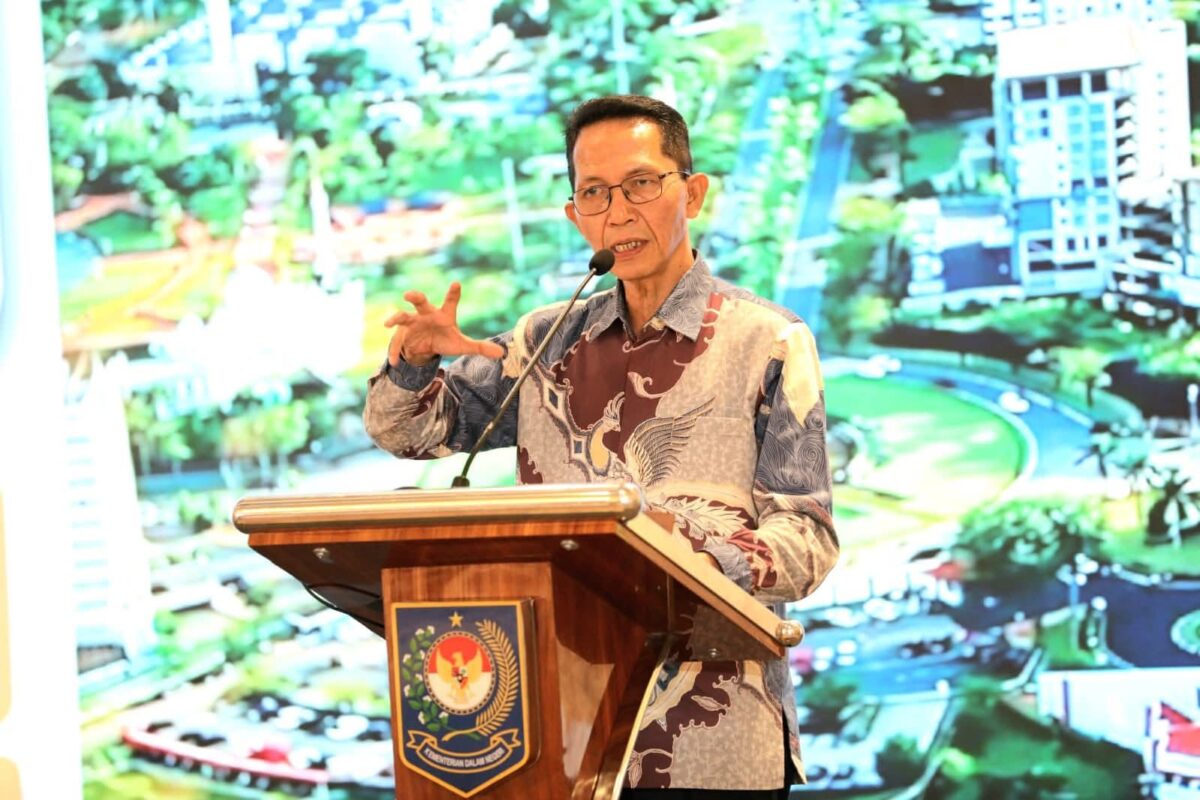 Wali Kota Batam sekaligus Kepala BP Batam Amsakar Achmad saat memaparkan strategi tata kelola keuangan daerah serta penguatan BUMD demi mendorong pertumbuhan ekonomi yang berkelanjutan di Japan Indonesia Local Administration Seminar 2025 di Mandarin Oriental Hotel Jakarta, Kamis (25/9/2025). Matapedia6.com/Diskominfo