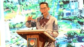 Wali Kota Batam sekaligus Kepala BP Batam Amsakar Achmad saat memaparkan strategi tata kelola keuangan daerah serta penguatan BUMD demi mendorong pertumbuhan ekonomi yang berkelanjutan di Japan Indonesia Local Administration Seminar 2025  di Mandarin Oriental Hotel Jakarta, Kamis (25/9/2025). Matapedia6.com/Diskominfo