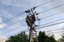 Petugas PLN Batam saat melakukan perbaikan di salah satu gardu listrik yang ada di wilayah Tanjung Piayu, Sei Beduk Kota Batam, Rabu (3/9/2025).Matapedia6.com/Dok PLN