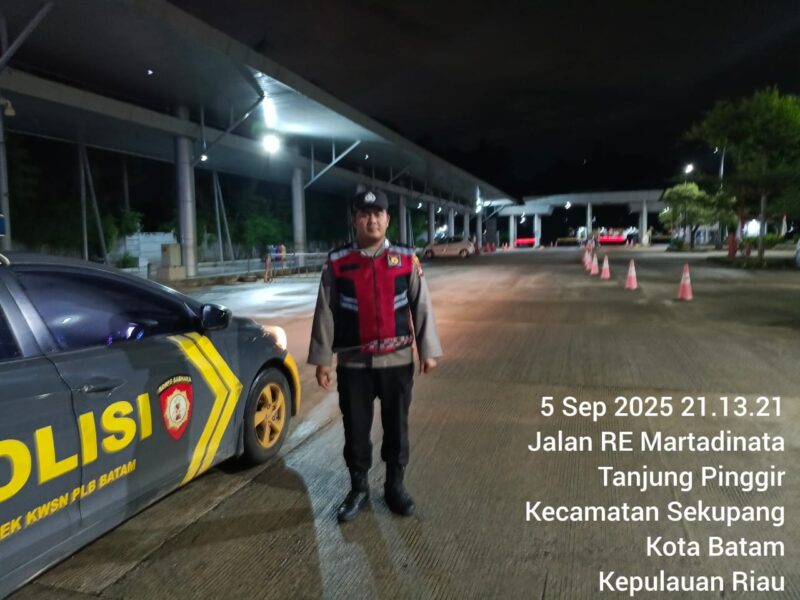 Anggota Polsek KKP tingkatkan intensitas patroli malam hari di wilayah pelabuhan strategis di Kota Batam, Jumat (5/9/2025). Matapedia6.com/Dok Polsek