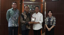 Kepala BP Batam Amsakar dan Wakil Kepala BP Batam Li Claudia saat menerima kunjungan menteri Singapura, Kamis (11/9/2025). Foto:Humas BP Batam