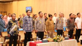 Kapolda Kepri Irjen Pol Asep Syafrudin saat mengikuti FGD Penguatan Koperasi Merah Putih dalam Mendukung Pembangunan, Pemerataan Ekonomi, dan Pengentasan Kemiskinan di Convention Hall Hotel Nagoya Hill Batam, Kamis (11/9/2025).Matapedia6.com/Dok Humas polda