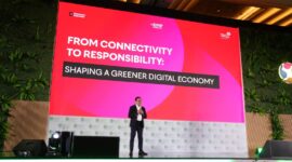 Wakil Direktur Utama Telkom Indonesia Muhammad Awaluddin saat menyampaikan paparan pada acara Katadata Sustainability Action for the Future Economy (SAFE) 2025 yang digelar pada Kamis (11/9/2025). Foto:Telkom