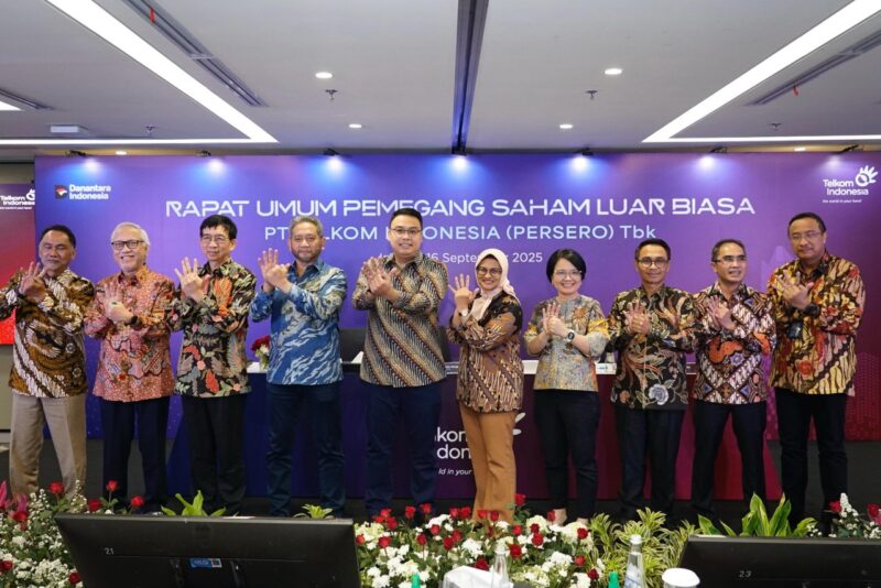 Susunan Dewan Komisaris dan Jajaran Direksi Telkom pada acara Rapat Umum Pemegang Saham Luar Biasa (RUPSLB), yang diselenggarakan secara daring di Jakarta, pada Selasa (16/9/2025). Foto:Telkom